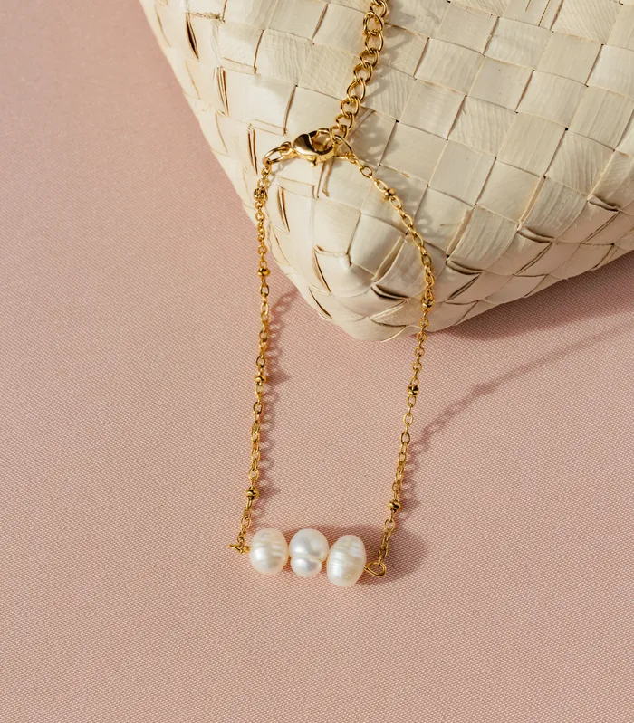 Arete Bracelets Tres Perlas ILY Dainty Bracelet