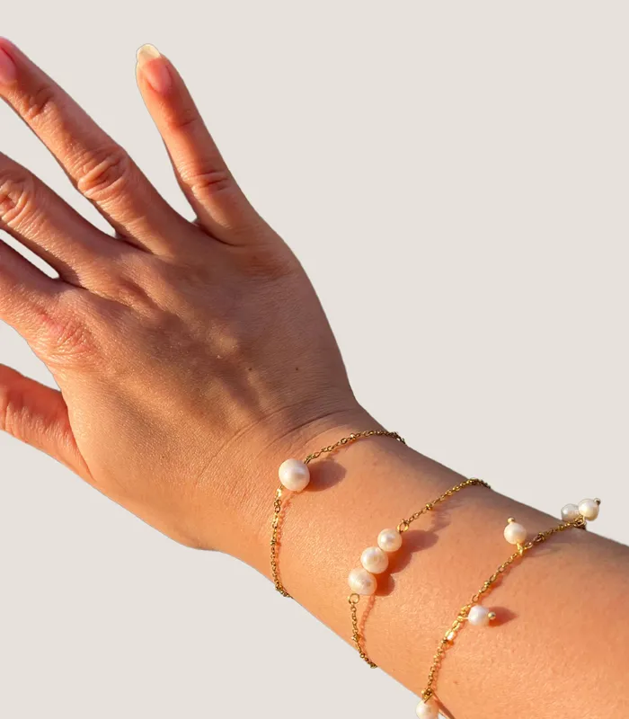 Arete Bracelets Tres Perlas ILY Dainty Bracelet