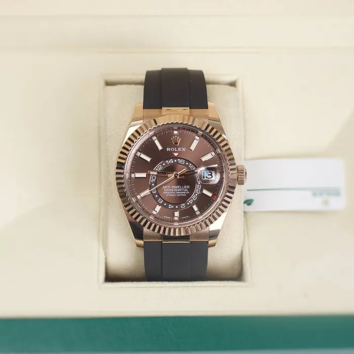Bracelets Rolex Rolex SkyDweller 42mm Ref 3262350005 Chocolate Stick Dial 18K Rose Gold Case Black Oysterflex Bracelet Watch