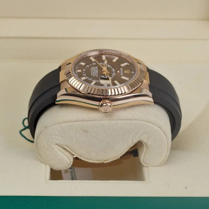 Bracelets Rolex Rolex SkyDweller 42mm Ref 3262350005 Chocolate Stick Dial 18K Rose Gold Case Black Oysterflex Bracelet Watch