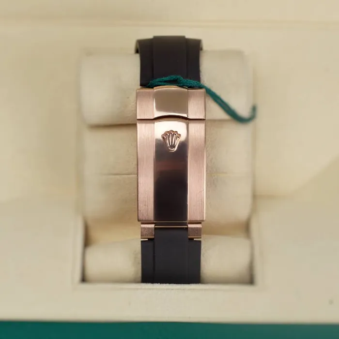 Bracelets Rolex Rolex SkyDweller 42mm Ref 3262350005 Chocolate Stick Dial 18K Rose Gold Case Black Oysterflex Bracelet Watch