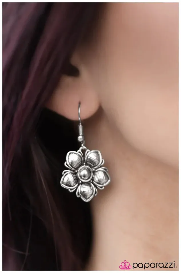 Paparazzi Earring Its Summertime Silver Paparazzi Jewelry Earrings