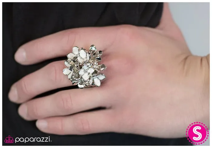 Rings Paparazzi Jewelry Paparazzi Ring Floral Explosion White