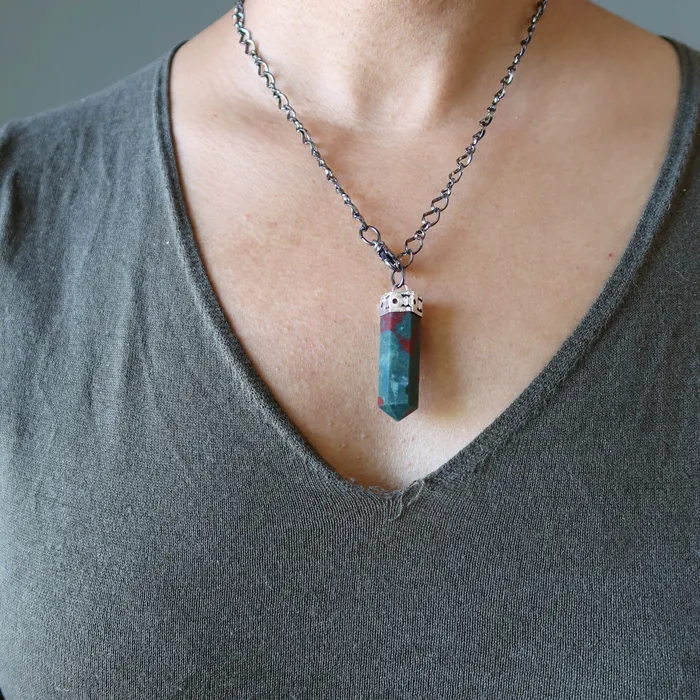 Necklaces Satin Crystals Bloodstone Necklace Pendulum On the Go Point