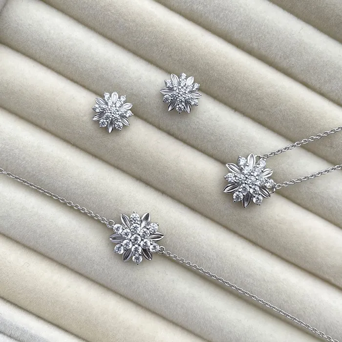 BERRICLE Bracelets Flower CZ Rolo Chain Bracelet in Sterling Silver