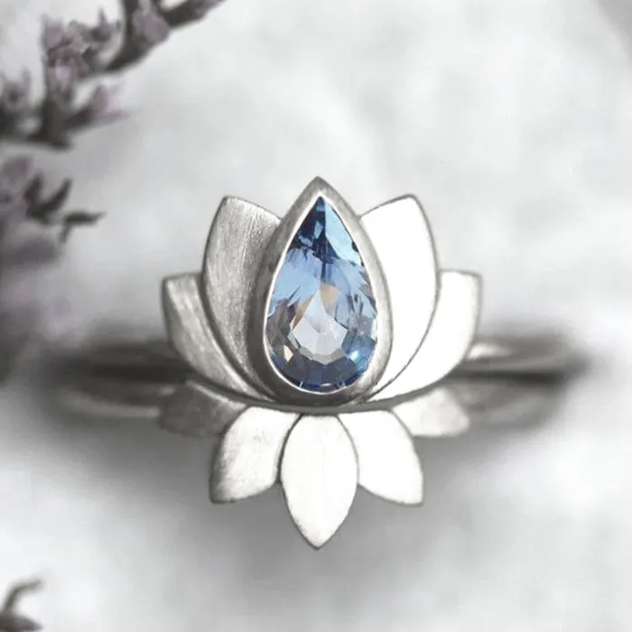 Capucinne Rings Paisley Lotus Sapphire Ring Set