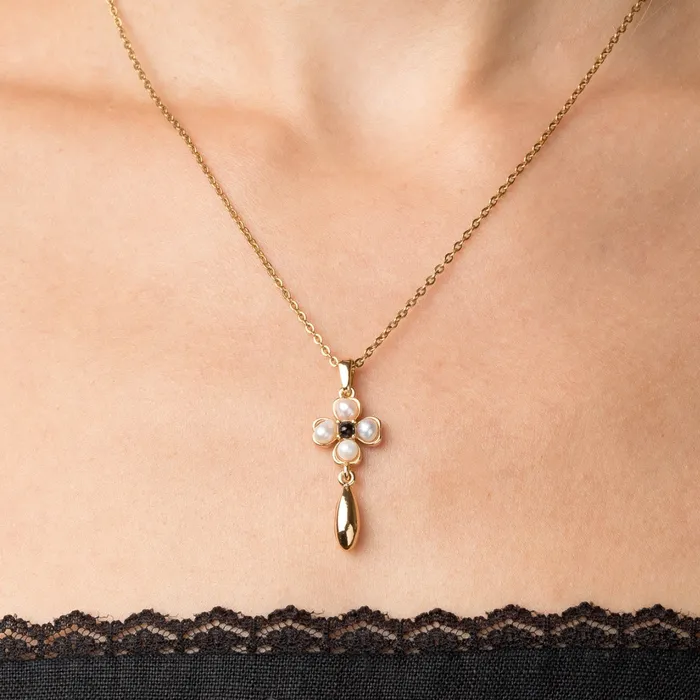 Necklaces Hearts Valley Jewelry Pearl Onyx Quatrefoil Necklace