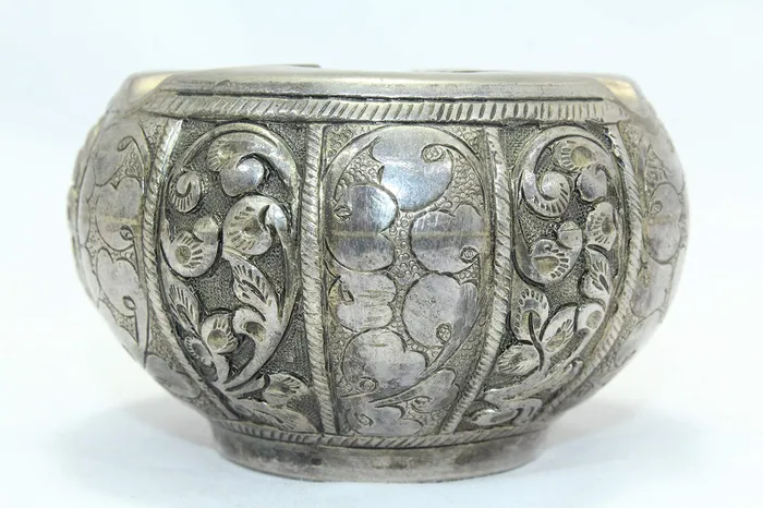 PH Artistic Ashtray Alloyed Solid Silver Traditional Handmade Floral Design Hand Engraved Dropshipped via Social Commerce Network Rings