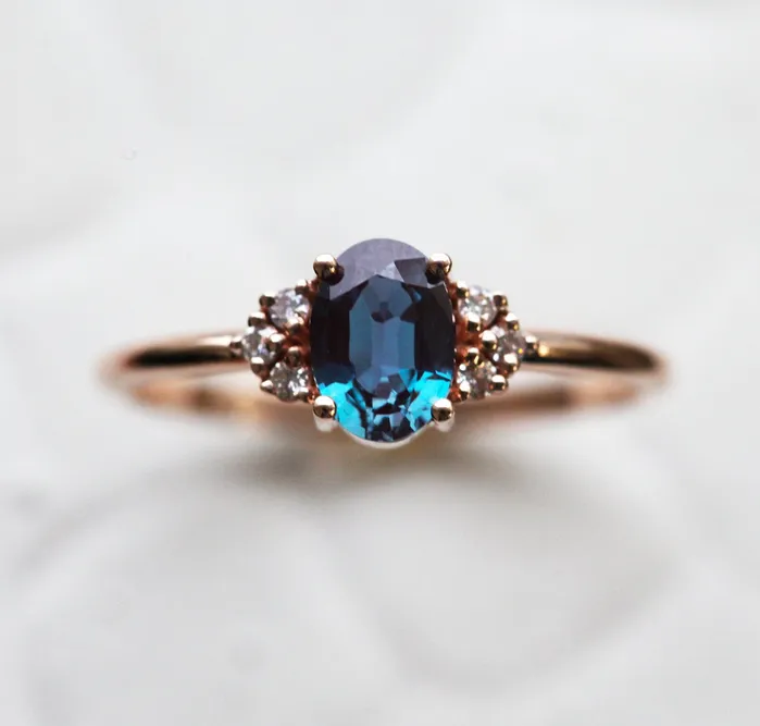 Rings Capucinne Dora Oval Alexandrite Ring