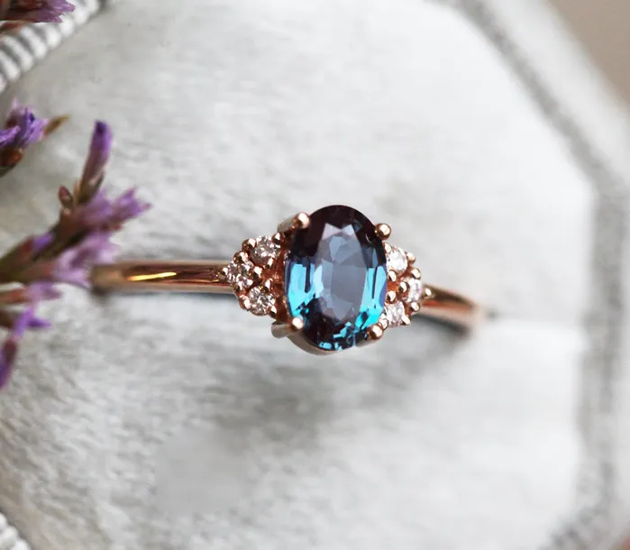 Rings Capucinne Dora Oval Alexandrite Ring