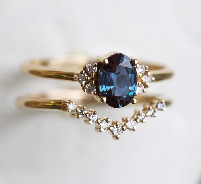 Rings Capucinne Dora Oval Alexandrite Ring