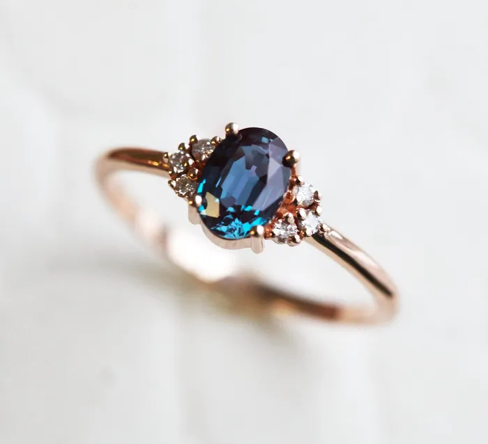 Rings Capucinne Dora Oval Alexandrite Ring