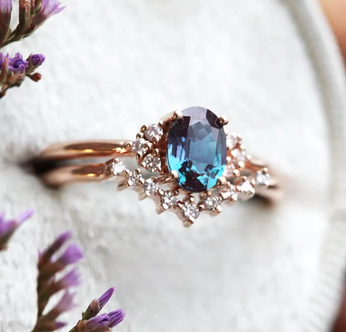 Rings Capucinne Dora Oval Alexandrite Ring