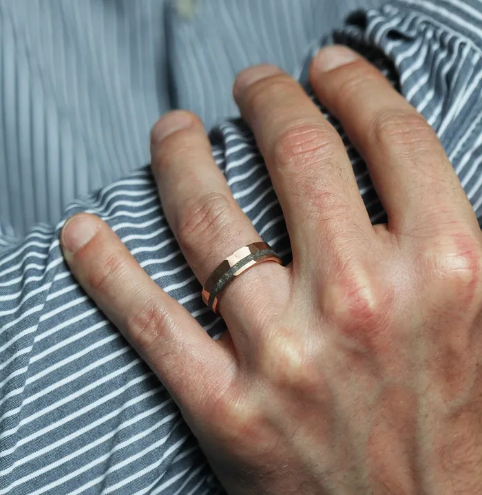 Rings Capucinne Jean Hammered Black Spinel Inlay Wedding Band