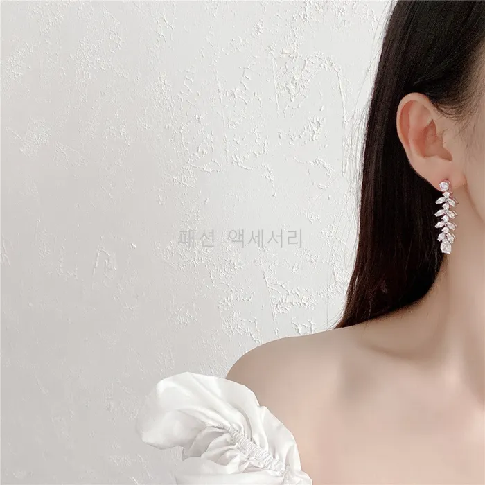 Refined by AnnaKaci Earrings Silver Leaf Tassel Dangle Earring Refined by AnnaKaci Earrings Silver Leaf Tassel Dangle Earring