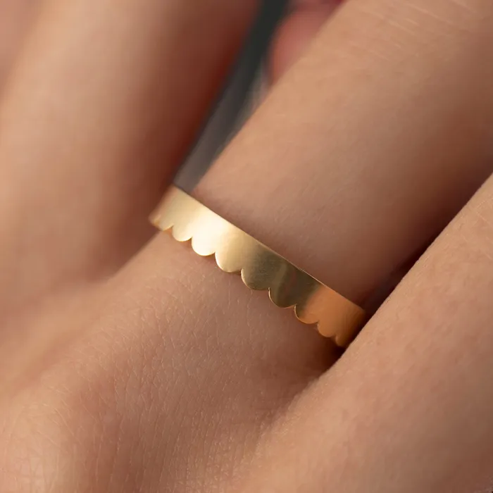 Rings ARTEMER Matte Gold Scalloped Wedding Band